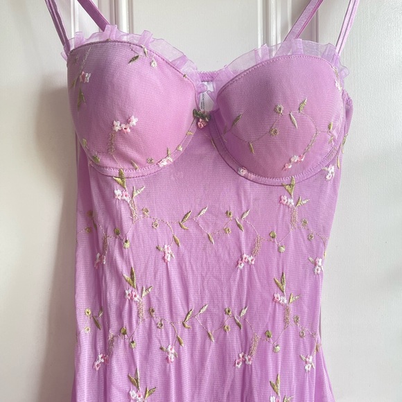 Hilary & Hansen embroidered dress - Picture 4 of 8